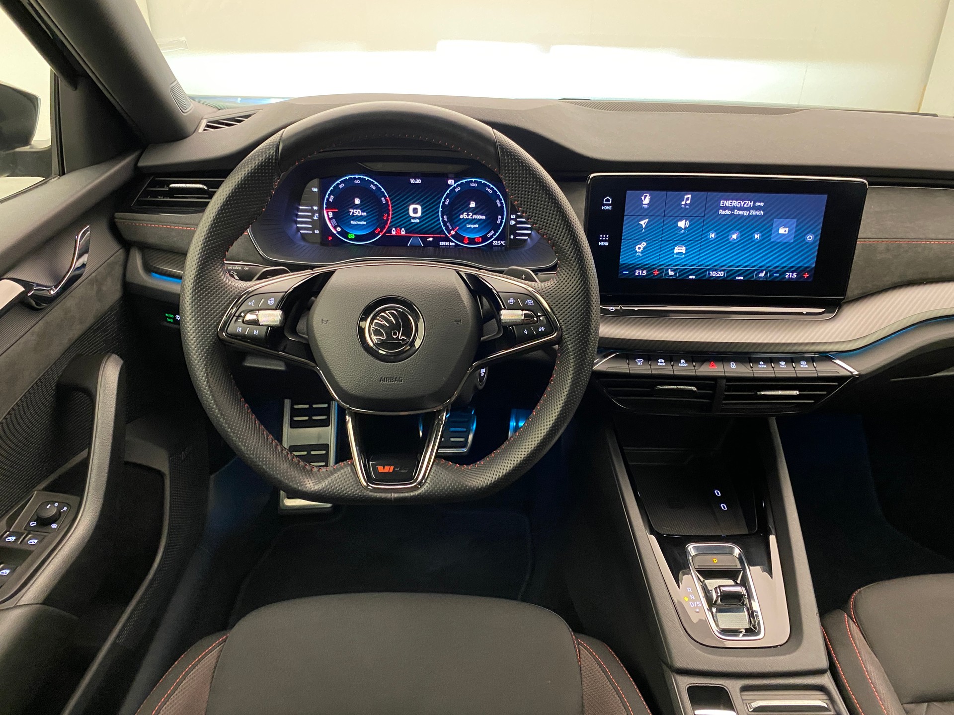 SKODA Octavia 2.0 TSI DSG RS-image-8