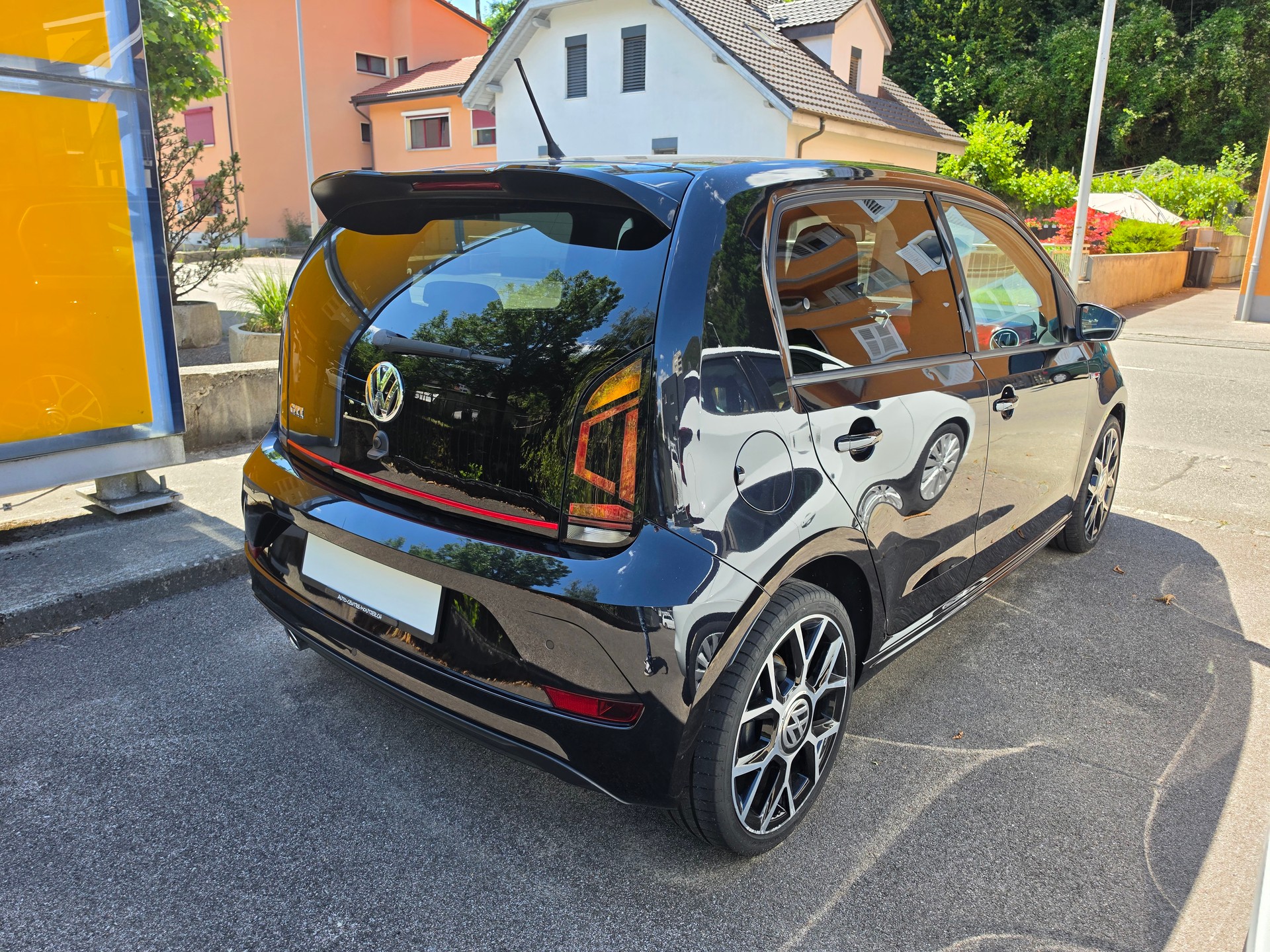 VW Up 1.0 TSI GTI-image-2