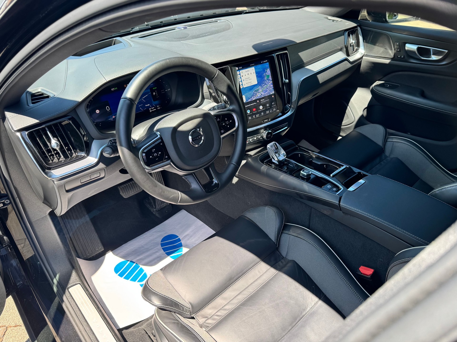 VOLVO V60 T8 eAWD Plug in Hybrid Ultra Dark Geartronic-image-6