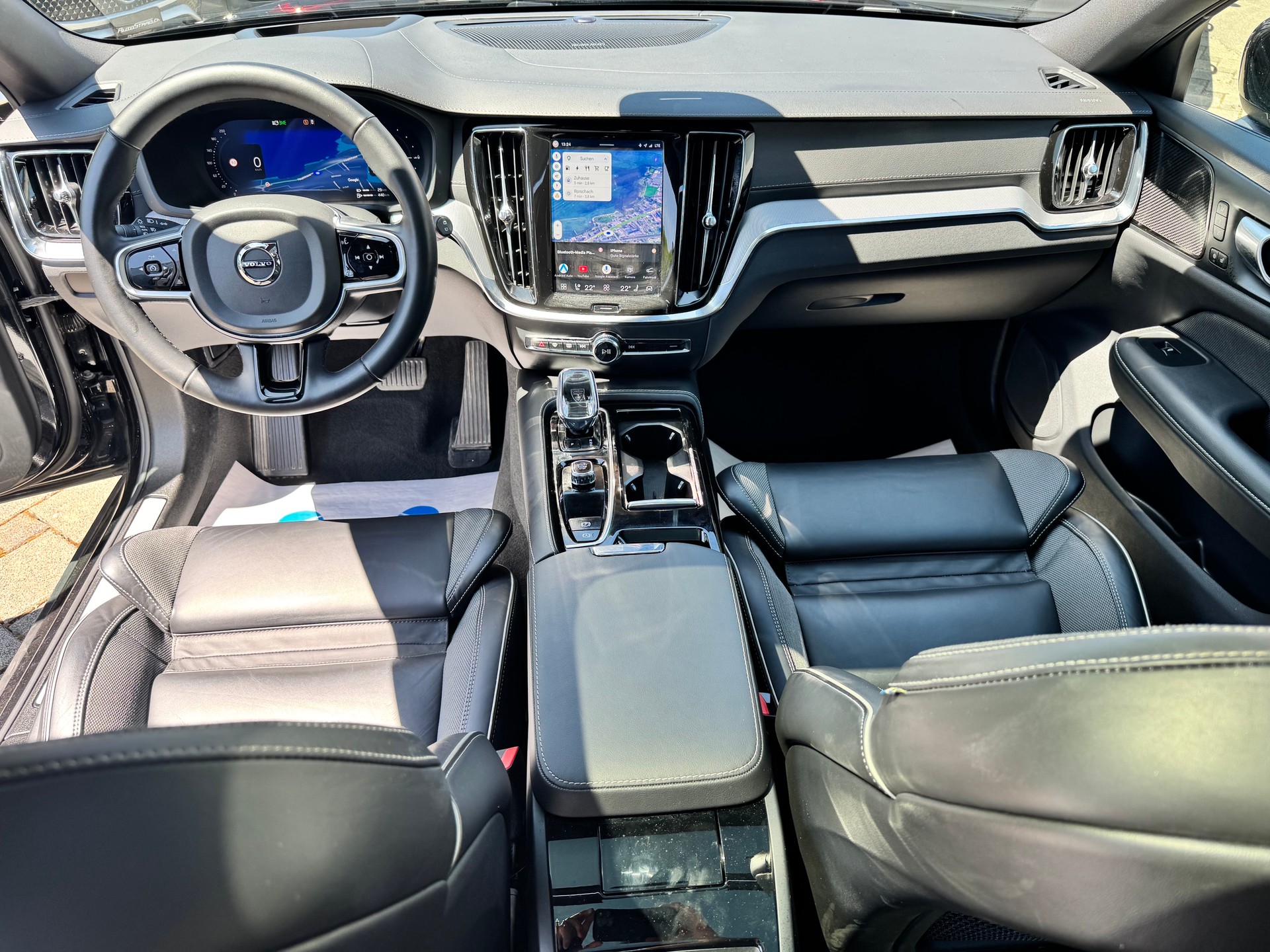 VOLVO V60 T8 eAWD Plug in Hybrid Ultra Dark Geartronic-image-7
