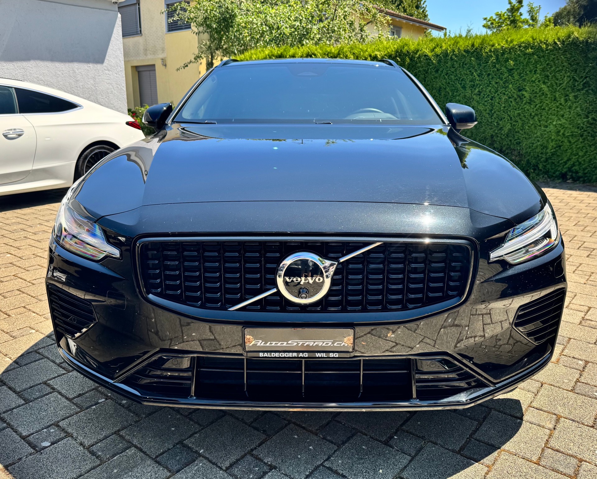 VOLVO V60 T8 eAWD Plug in Hybrid Ultra Dark Geartronic-image-1