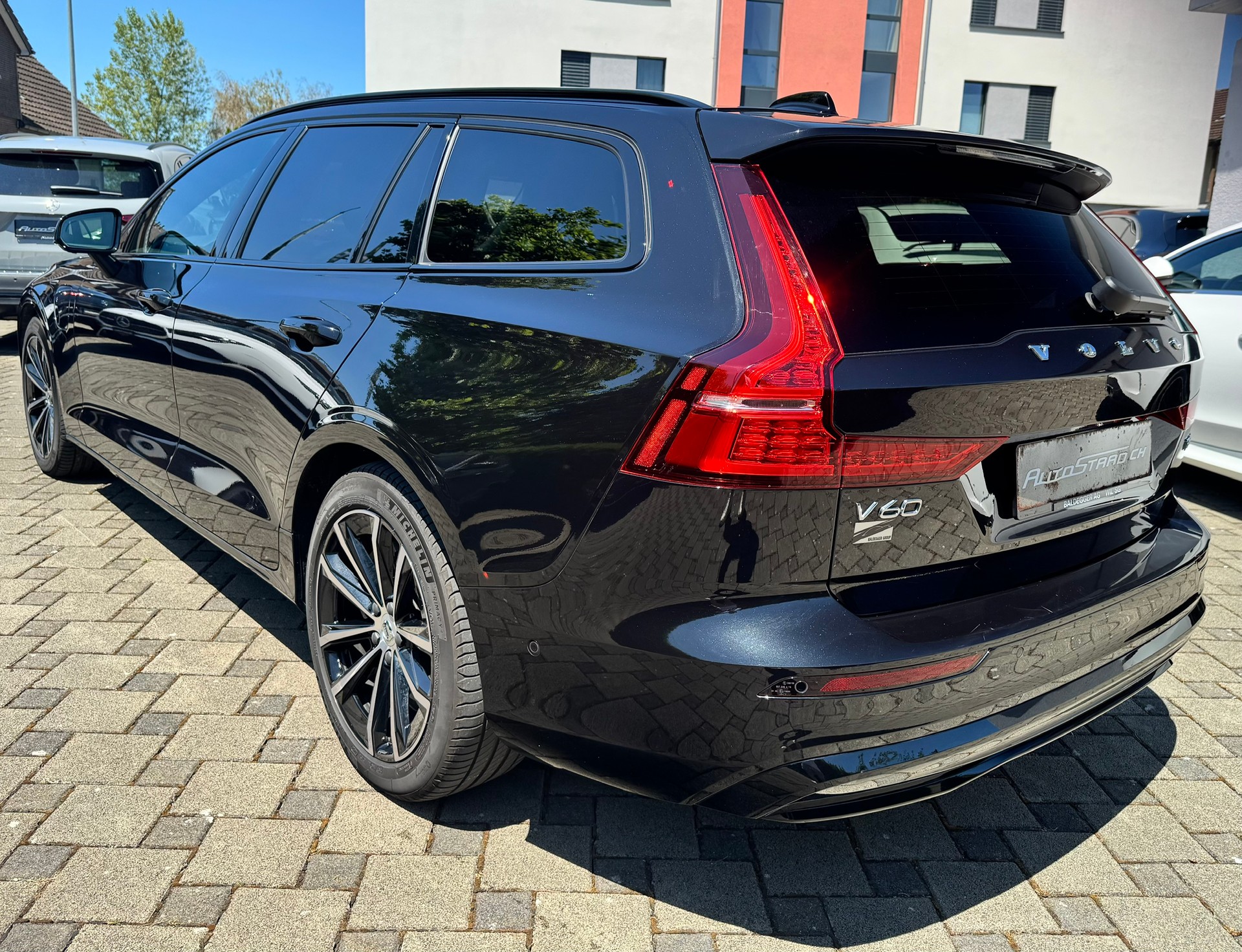 VOLVO V60 T8 eAWD Plug in Hybrid Ultra Dark Geartronic-image-5
