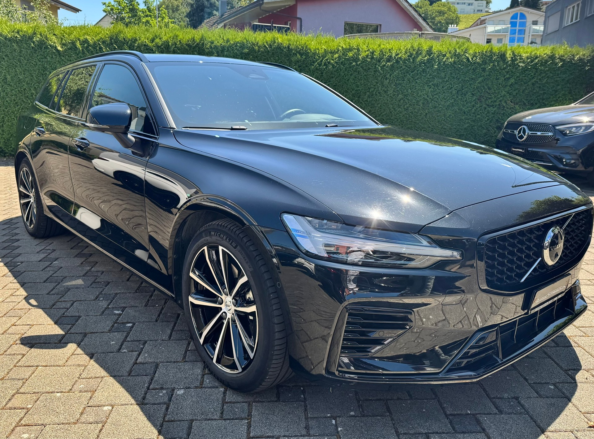 VOLVO V60 T8 eAWD Plug in Hybrid Ultra Dark Geartronic-image-2