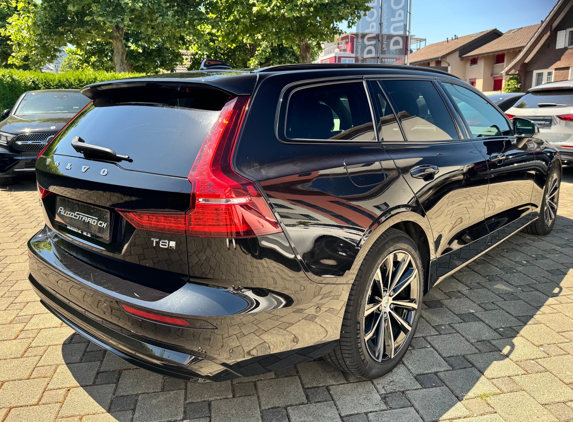 VOLVO V60 T8 eAWD Plug in Hybrid Ultra Dark Geartronic-image-3