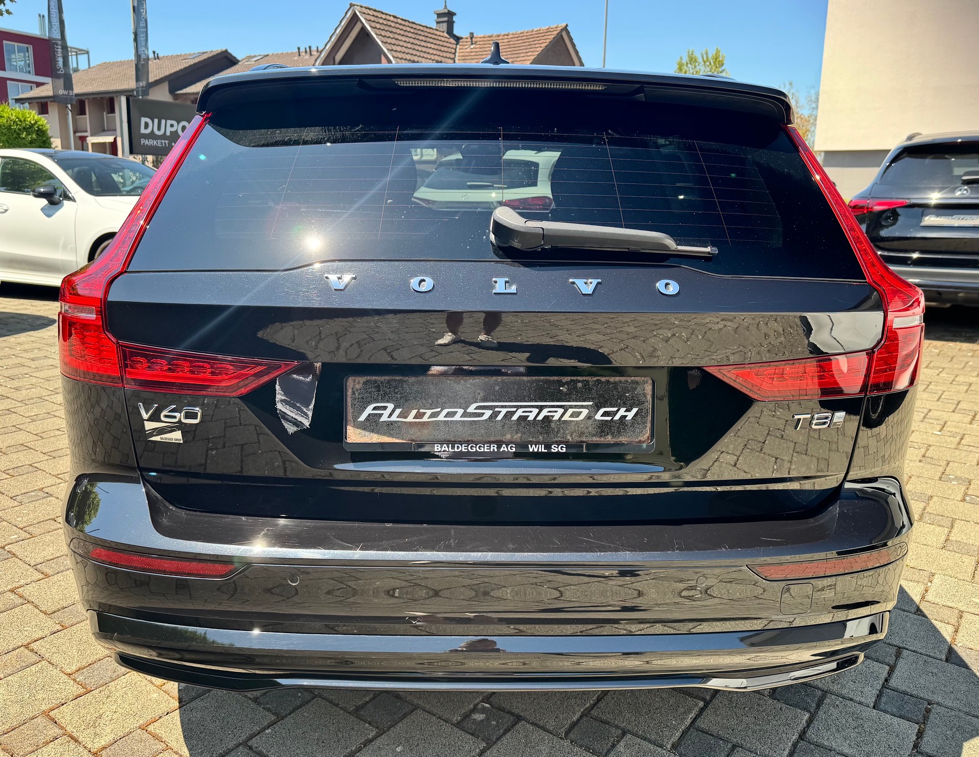 VOLVO V60 T8 eAWD Plug in Hybrid Ultra Dark Geartronic-image-4
