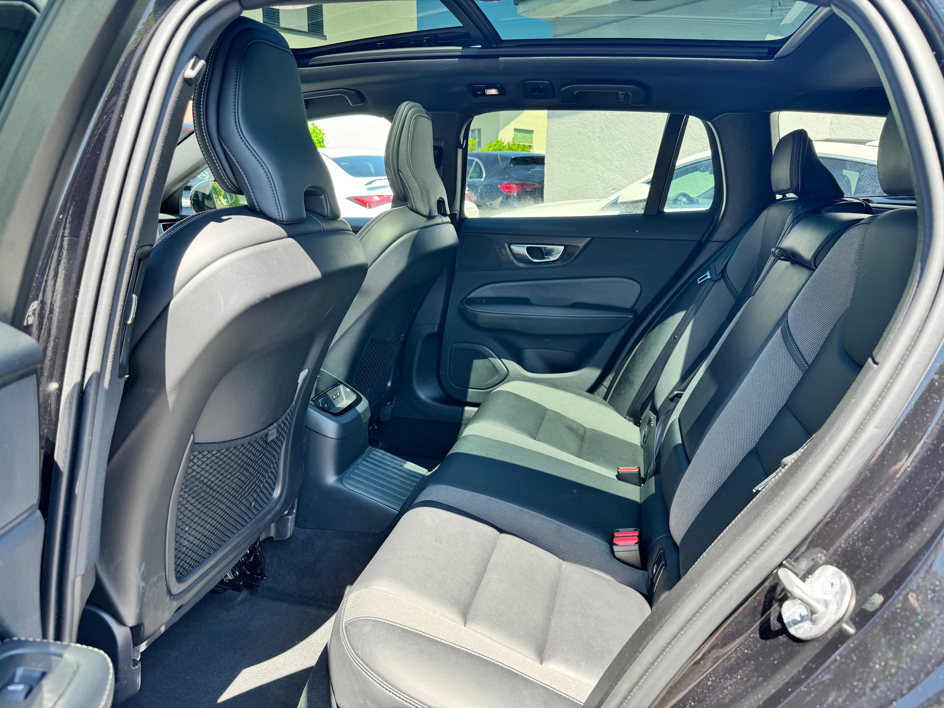 VOLVO V60 T8 eAWD Plug in Hybrid Ultra Dark Geartronic-image-14