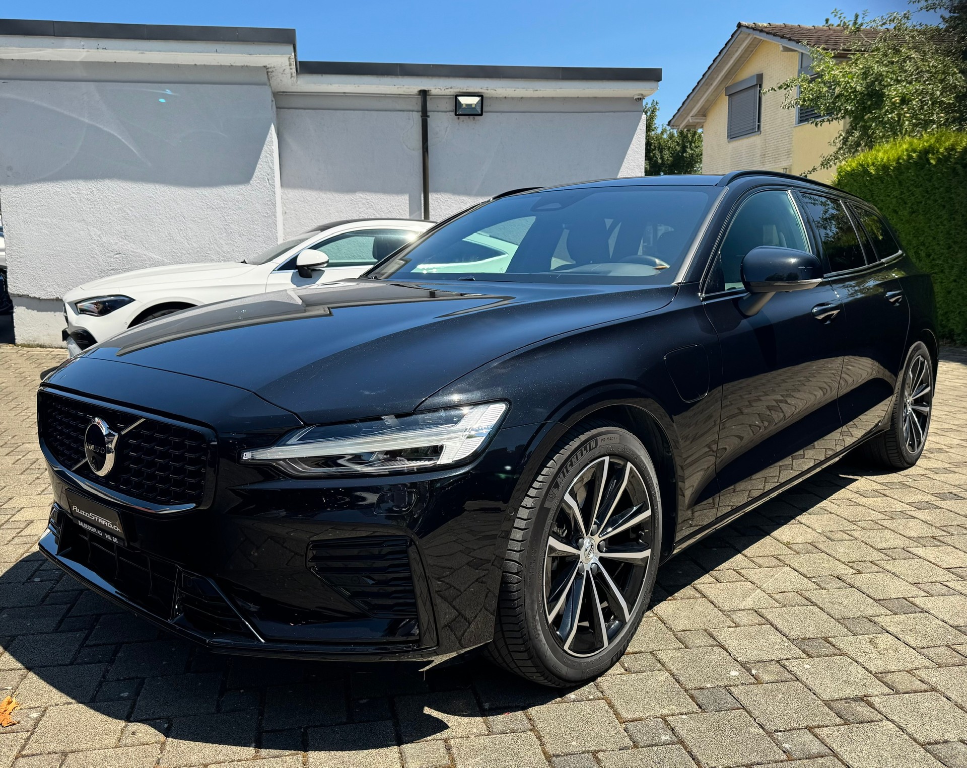 VOLVO V60 T8 eAWD Plug in Hybrid Ultra Dark Geartronic-image-0