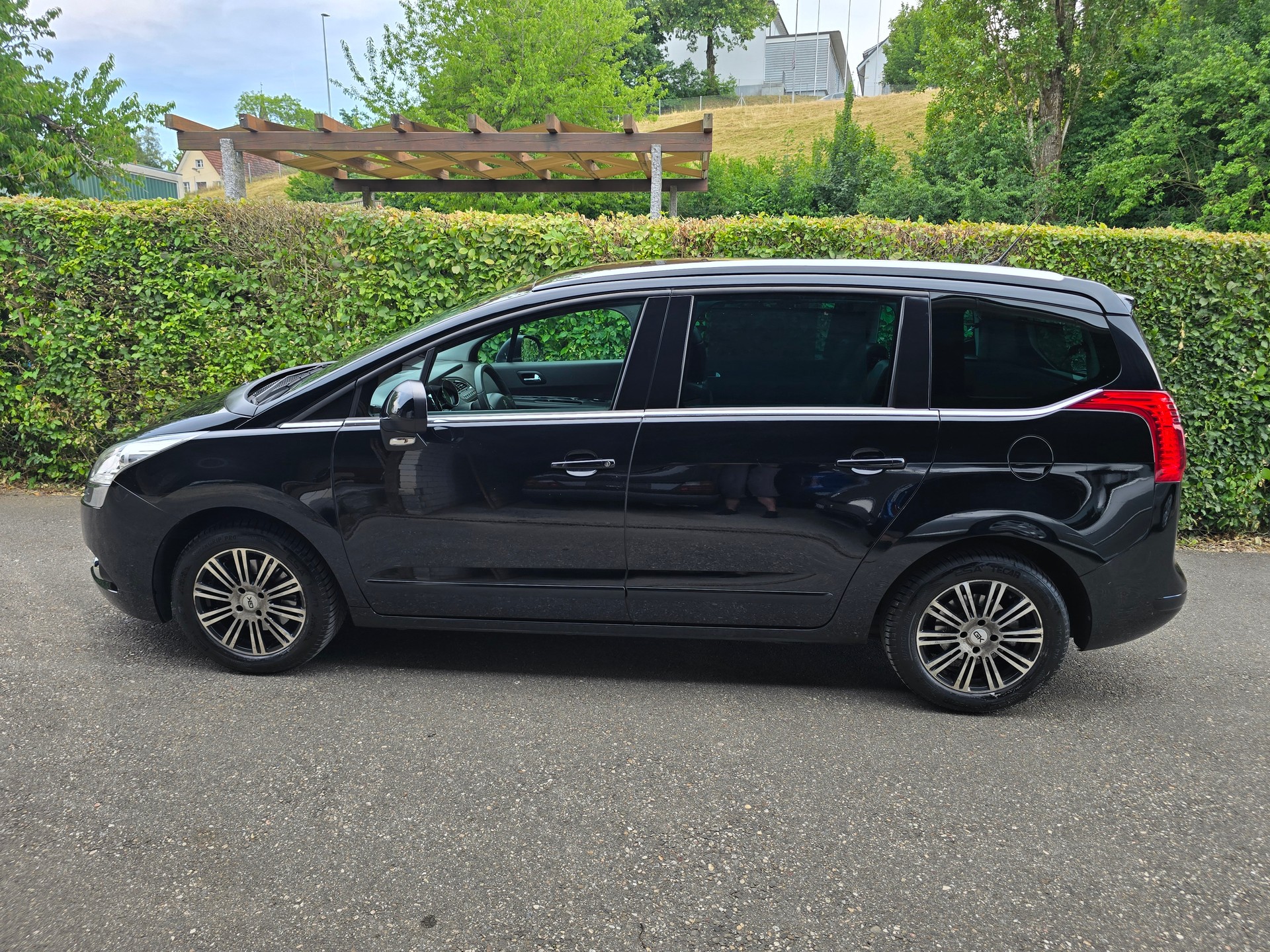 PEUGEOT 5008 2.0 HDI Business-image-2