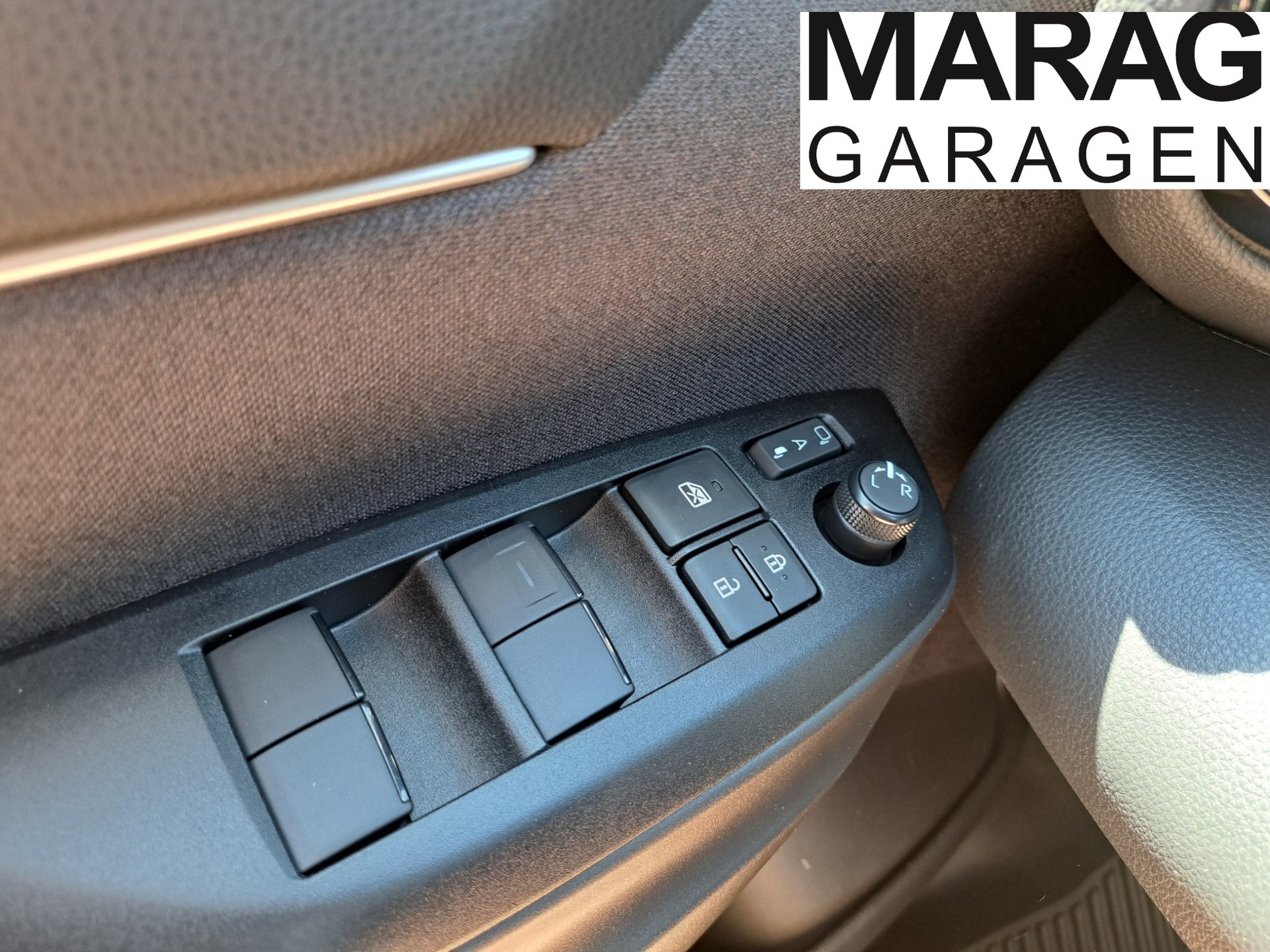 TOYOTA Yaris Cross 1.5 Premium AWDi e-CVT-image-14