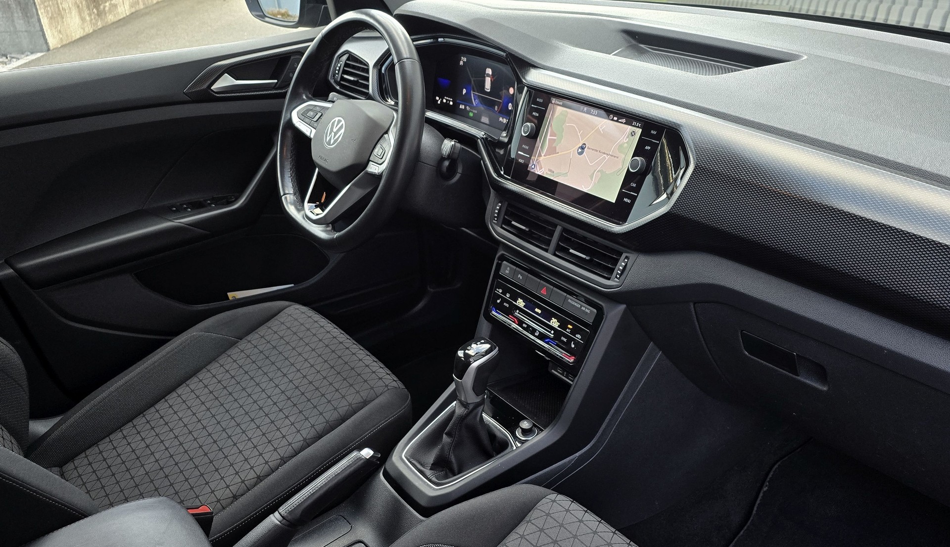 VW T-Cross 1.0 TSI Life DSG-image-10