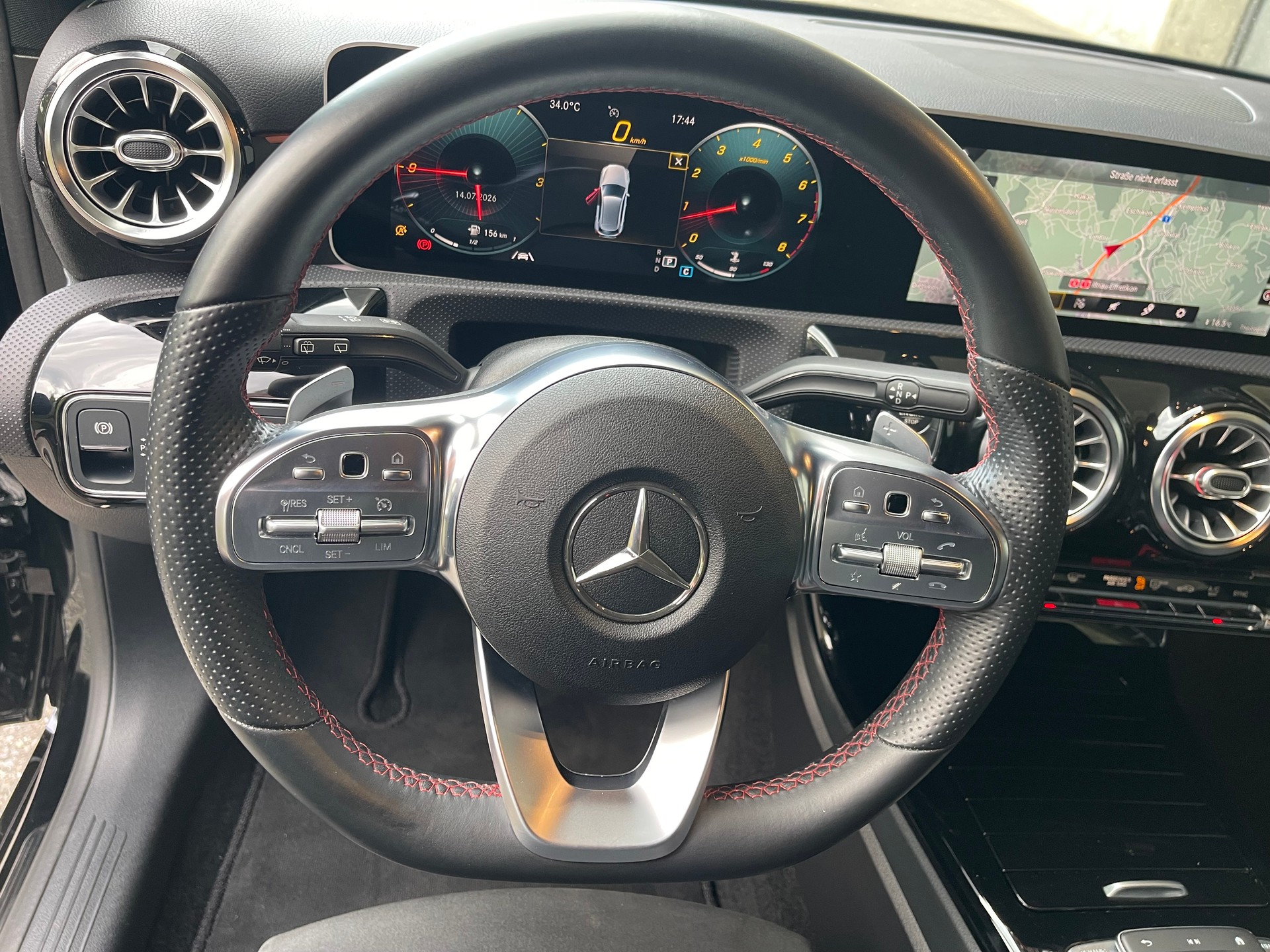 MERCEDES-BENZ A 250 AMG Line-image-11