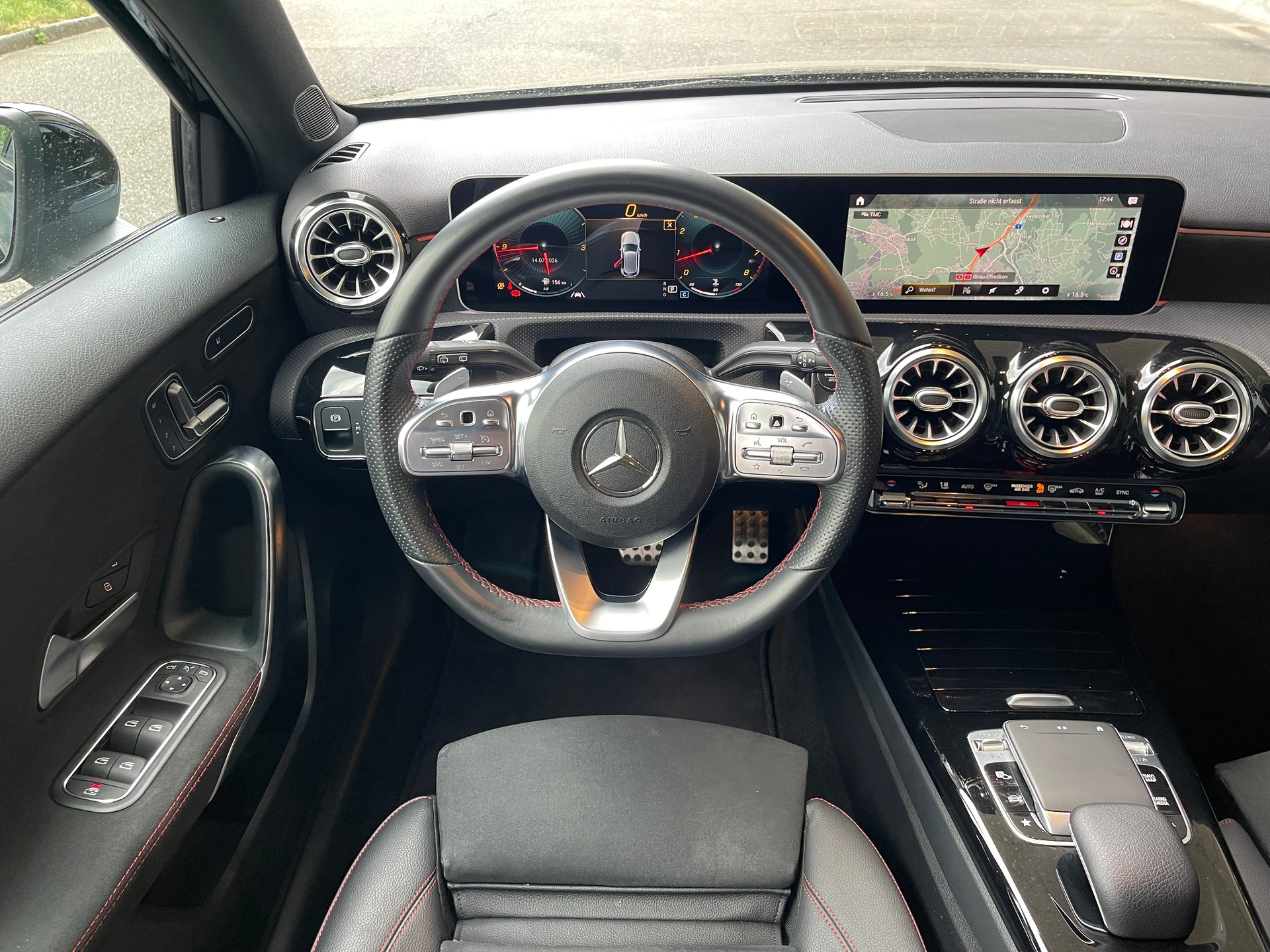 MERCEDES-BENZ A 250 AMG Line-image-8