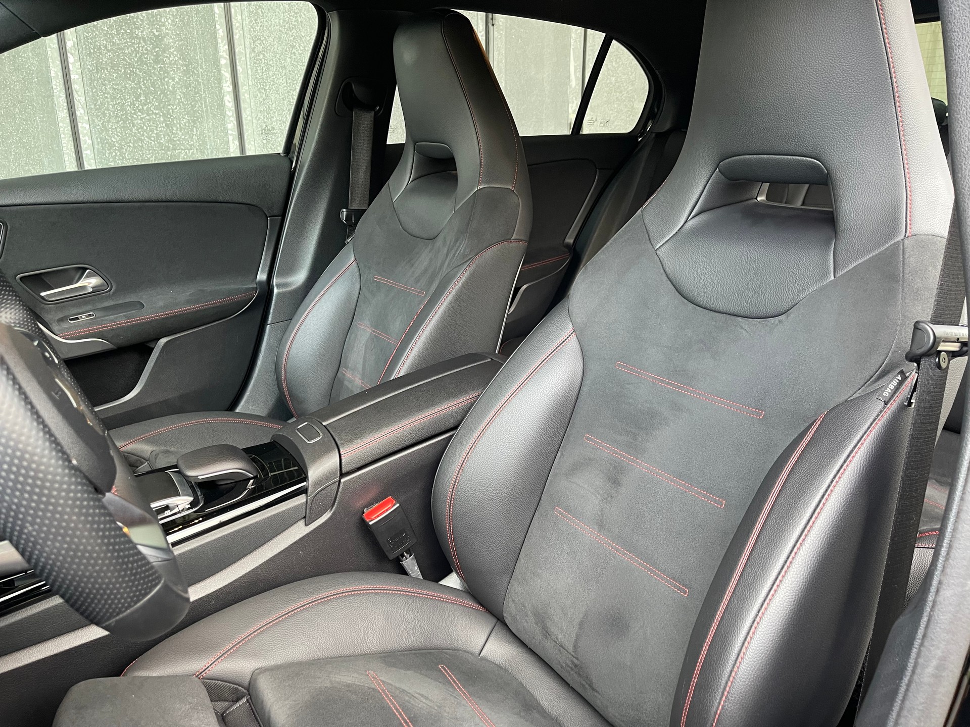 MERCEDES-BENZ A 250 AMG Line-image-14