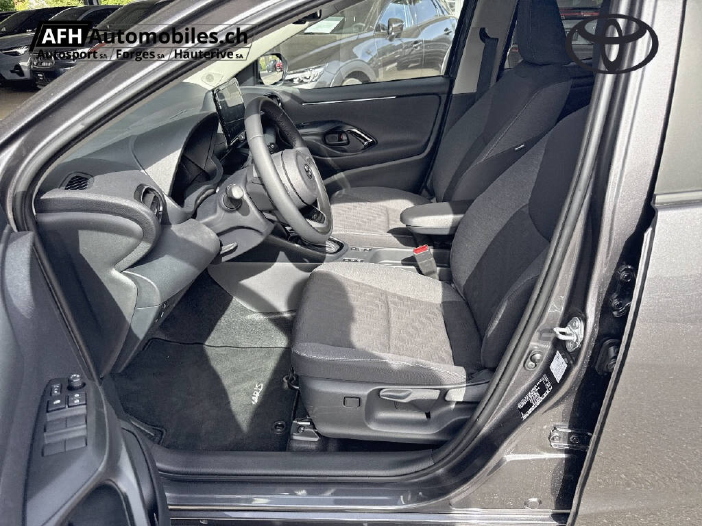 TOYOTA Yaris 1.5 VVT-i HSD Trend-image-12