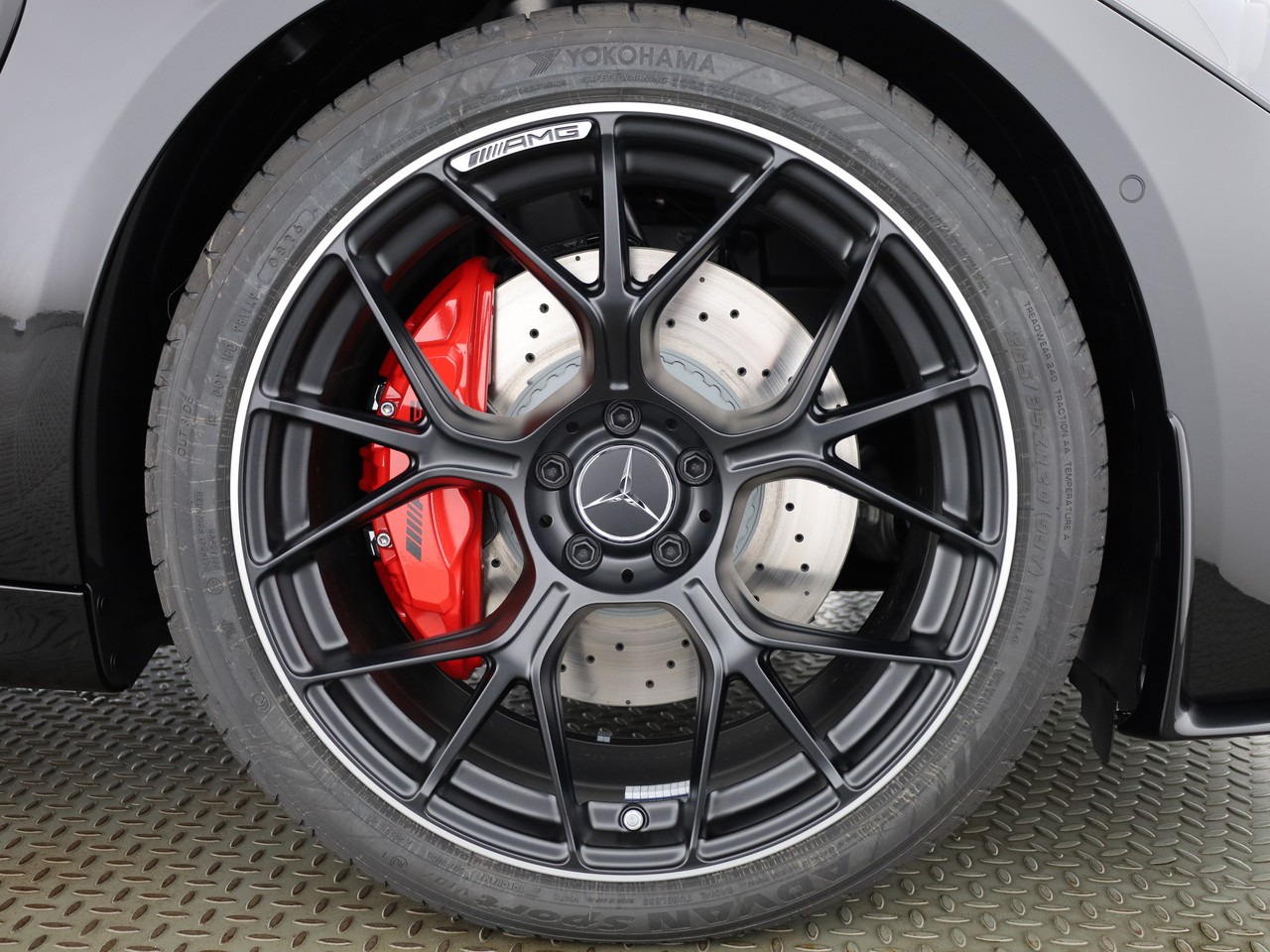 MERCEDES-BENZ CLE AMG 53 Cabrio 4Matic+ 9G-Tronic-image-26