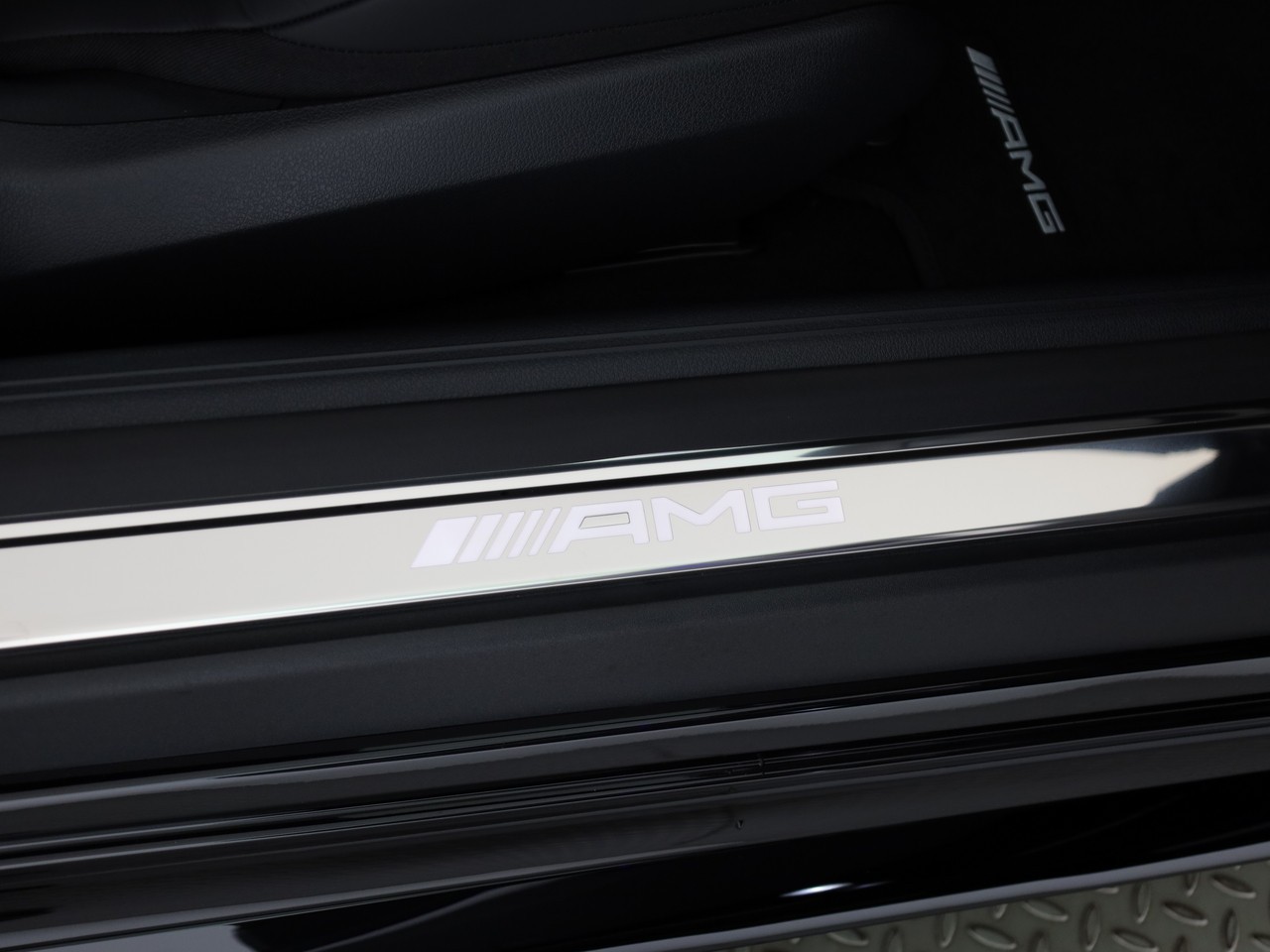 MERCEDES-BENZ CLE AMG 53 Cabrio 4Matic+ 9G-Tronic-image-19