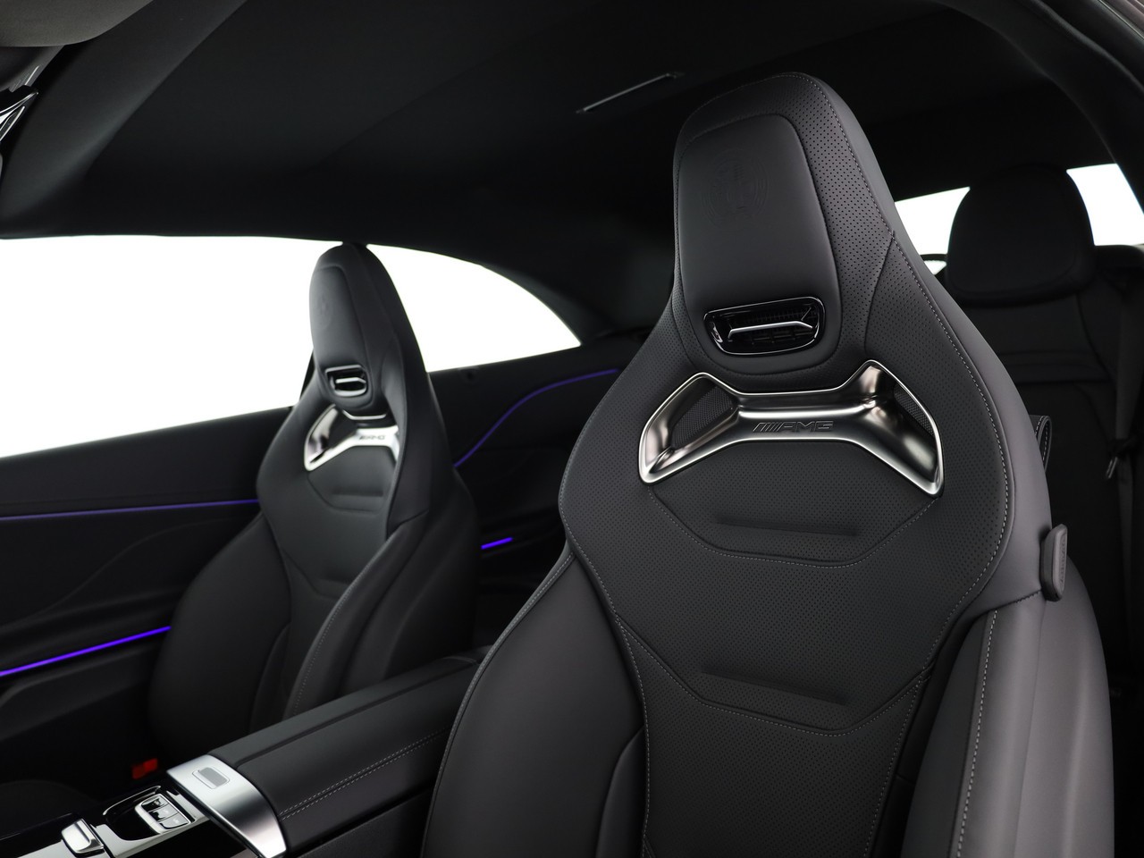 MERCEDES-BENZ CLE AMG 53 Cabrio 4Matic+ 9G-Tronic-image-7