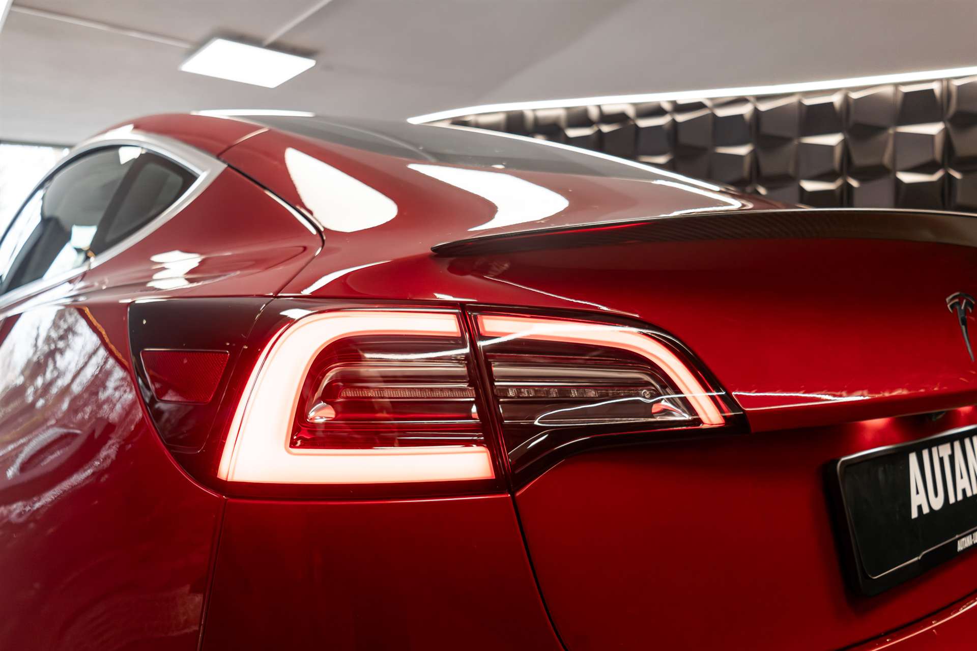 TESLA Model 3 Performance Dual Motor AWD-image-28