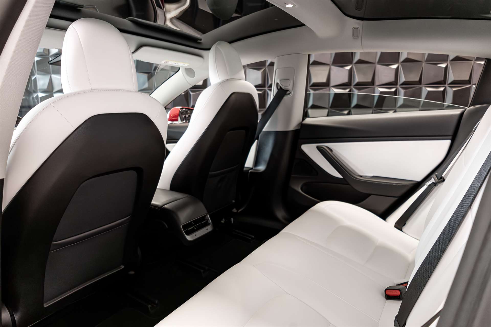 TESLA Model 3 Performance Dual Motor AWD-image-22