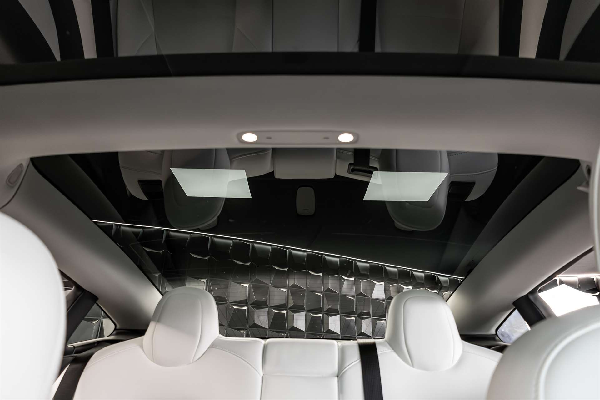 TESLA Model 3 Performance Dual Motor AWD-image-16