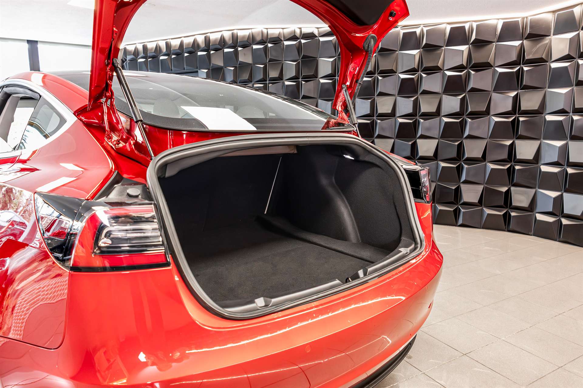 TESLA Model 3 Performance Dual Motor AWD-image-25