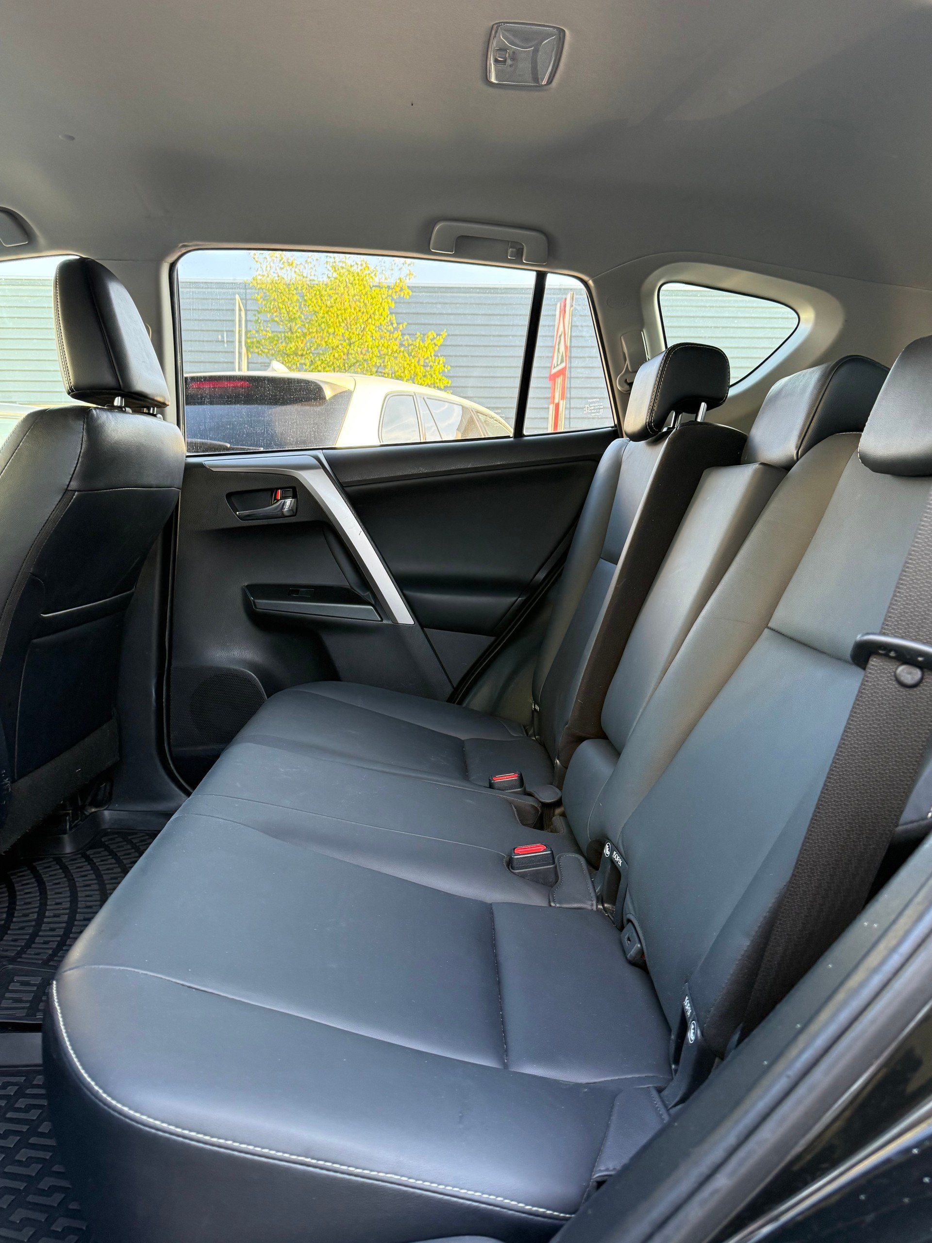 TOYOTA RAV-4 2.0 Premium-image-6