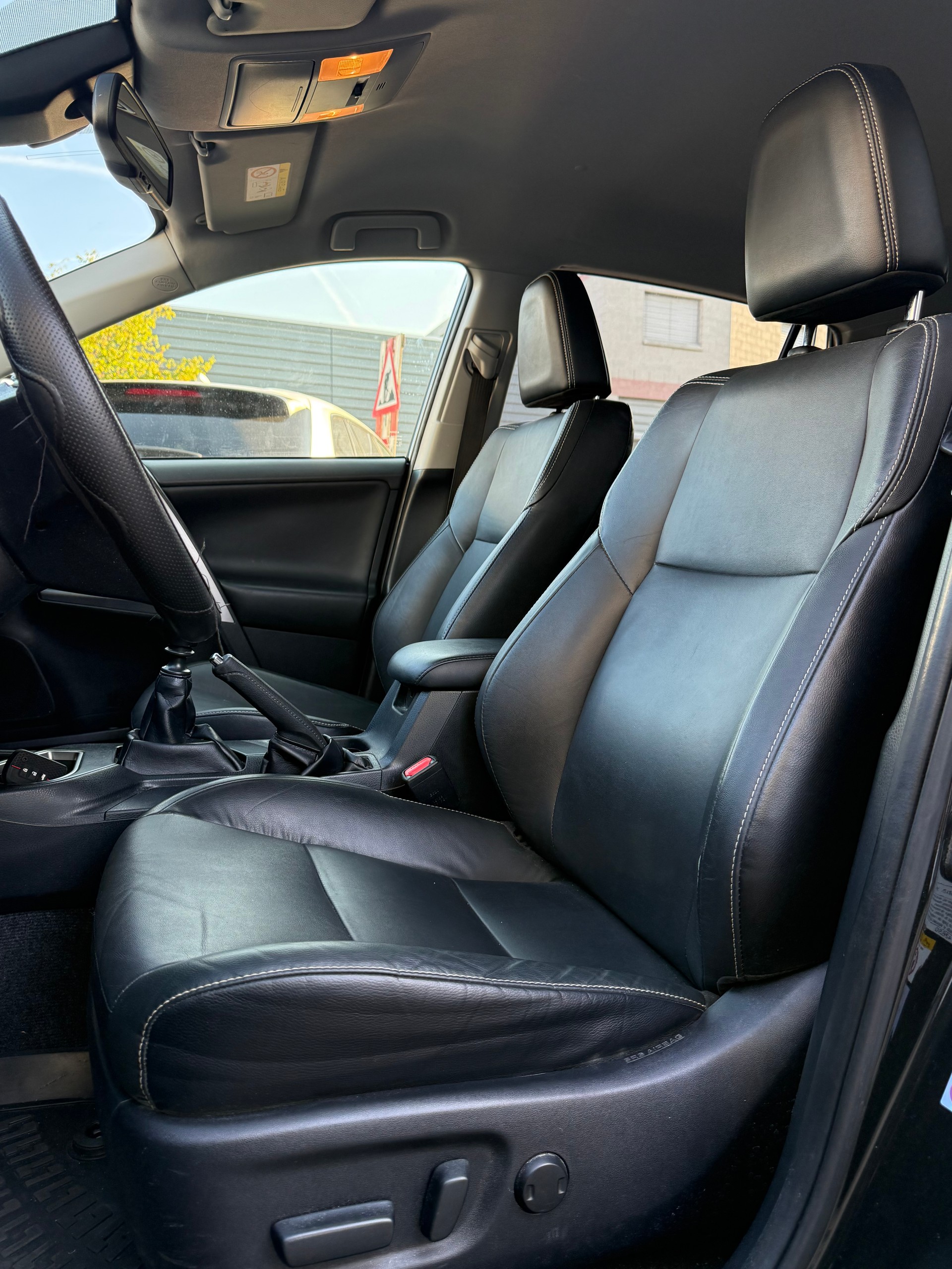 TOYOTA RAV-4 2.0 Premium-image-5