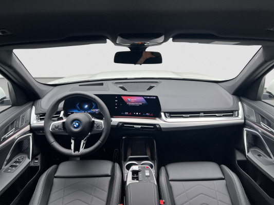 BMW iX1 eDrive 20 Ed. M Sport-image-10