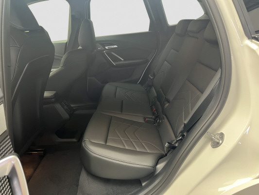 BMW iX1 eDrive 20 Ed. M Sport-image-9