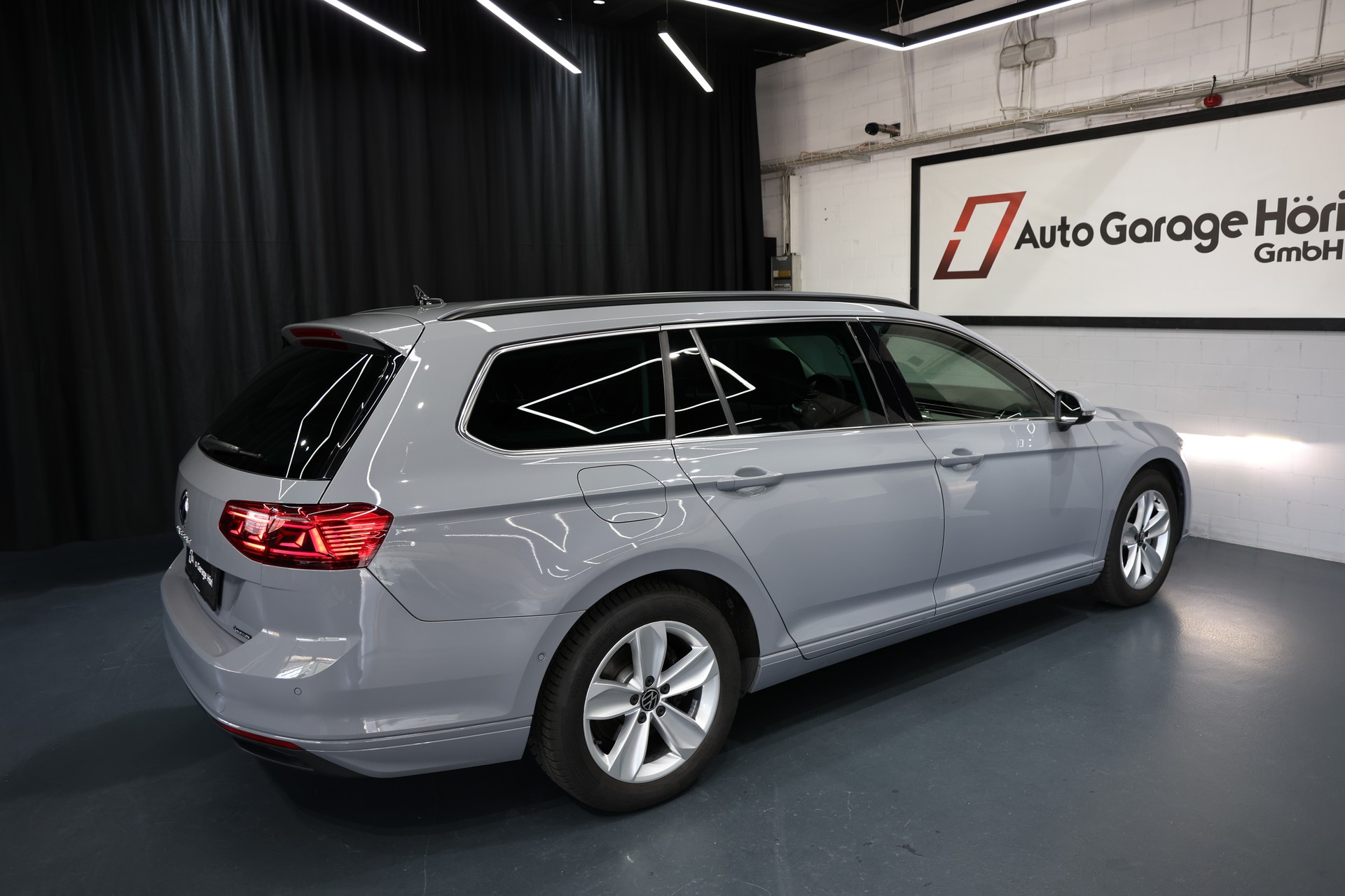 VW Passat 2.0 TDI BMT Business 200PS 4Motion DSG-image-11