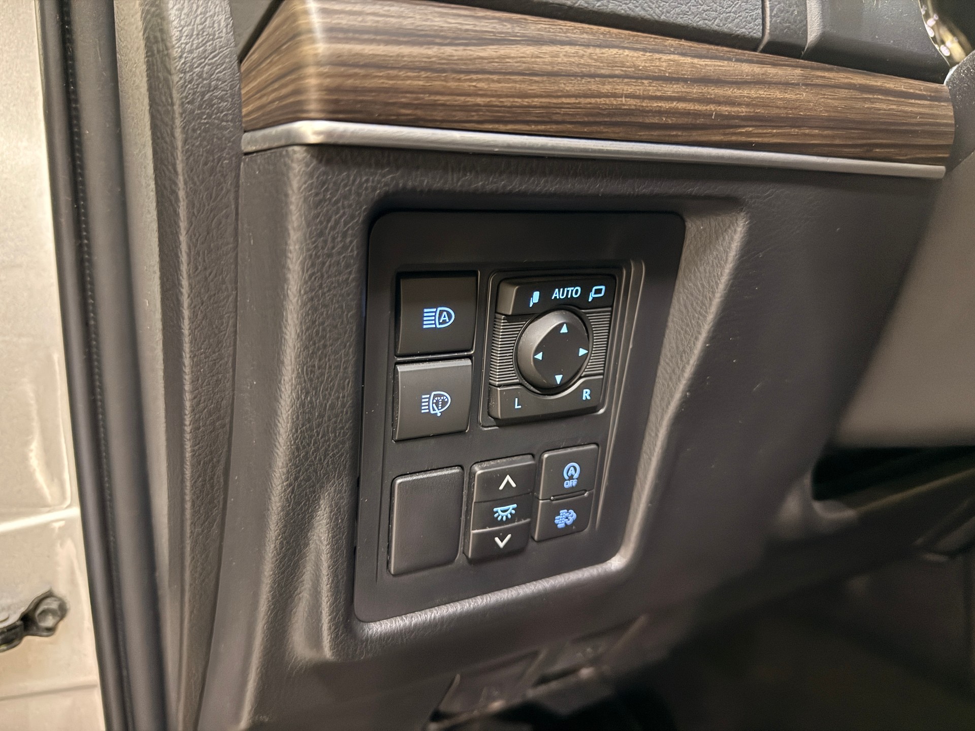 TOYOTA Land Cruiser 2.8TD Style Automat-image-18