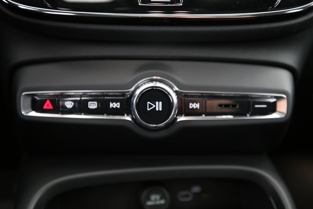 VOLVO EX40 Twin Black Edition AWD-image-7