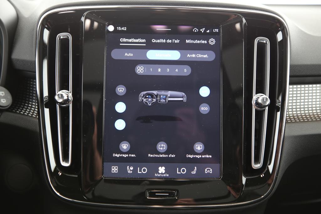 VOLVO EX40 Twin Black Edition AWD-image-9