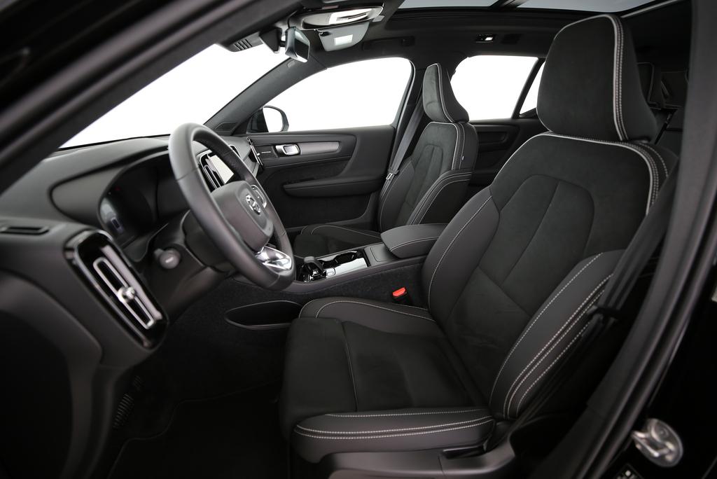 VOLVO EX40 Twin Black Edition AWD-image-3