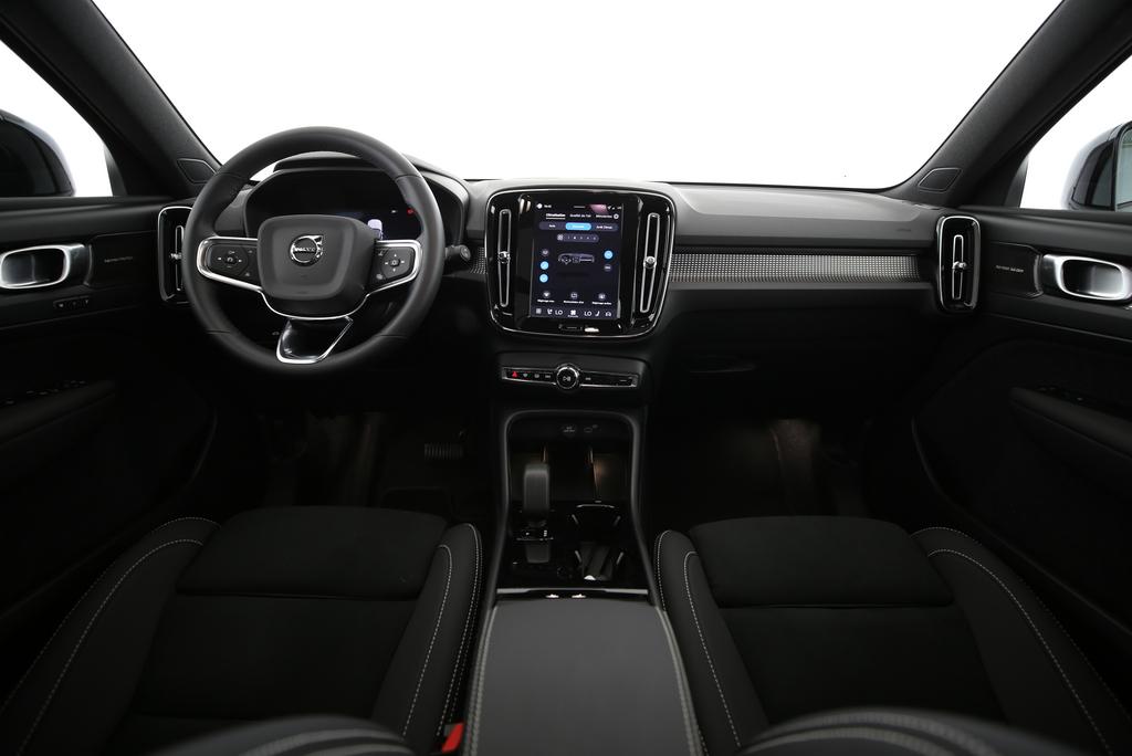 VOLVO EX40 Twin Black Edition AWD-image-10