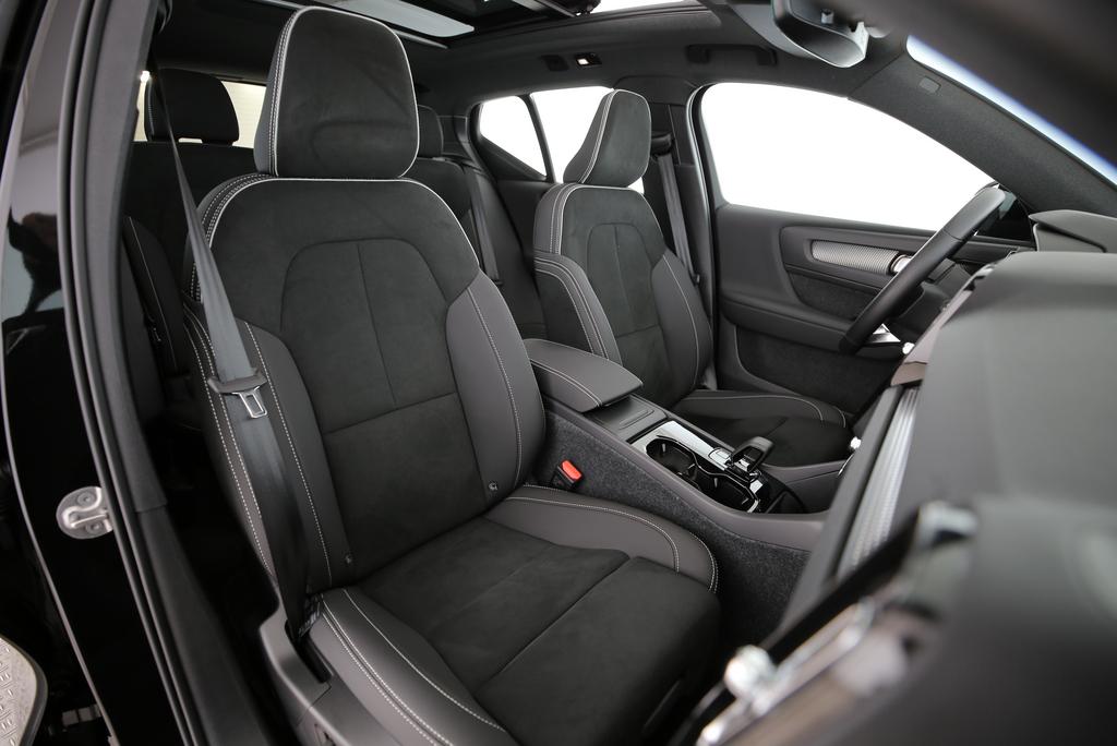 VOLVO EX40 Twin Black Edition AWD-image-12