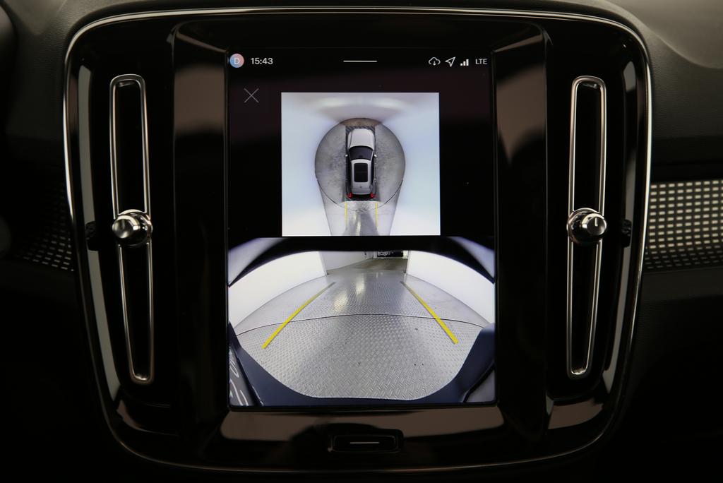 VOLVO EX40 Twin Black Edition AWD-image-16
