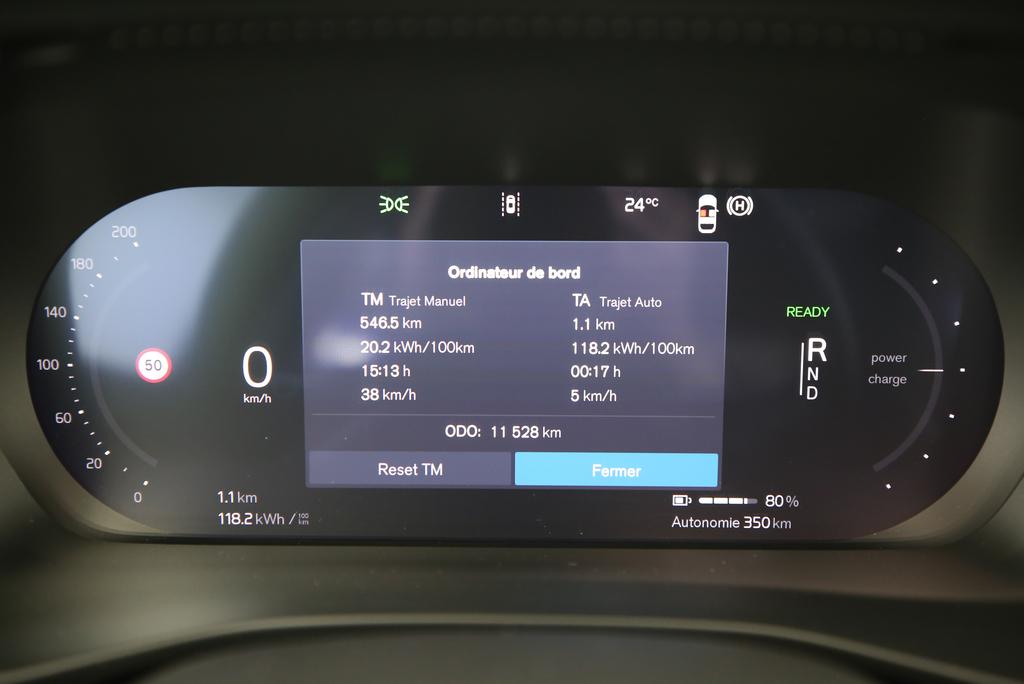 VOLVO EX40 Twin Black Edition AWD-image-17