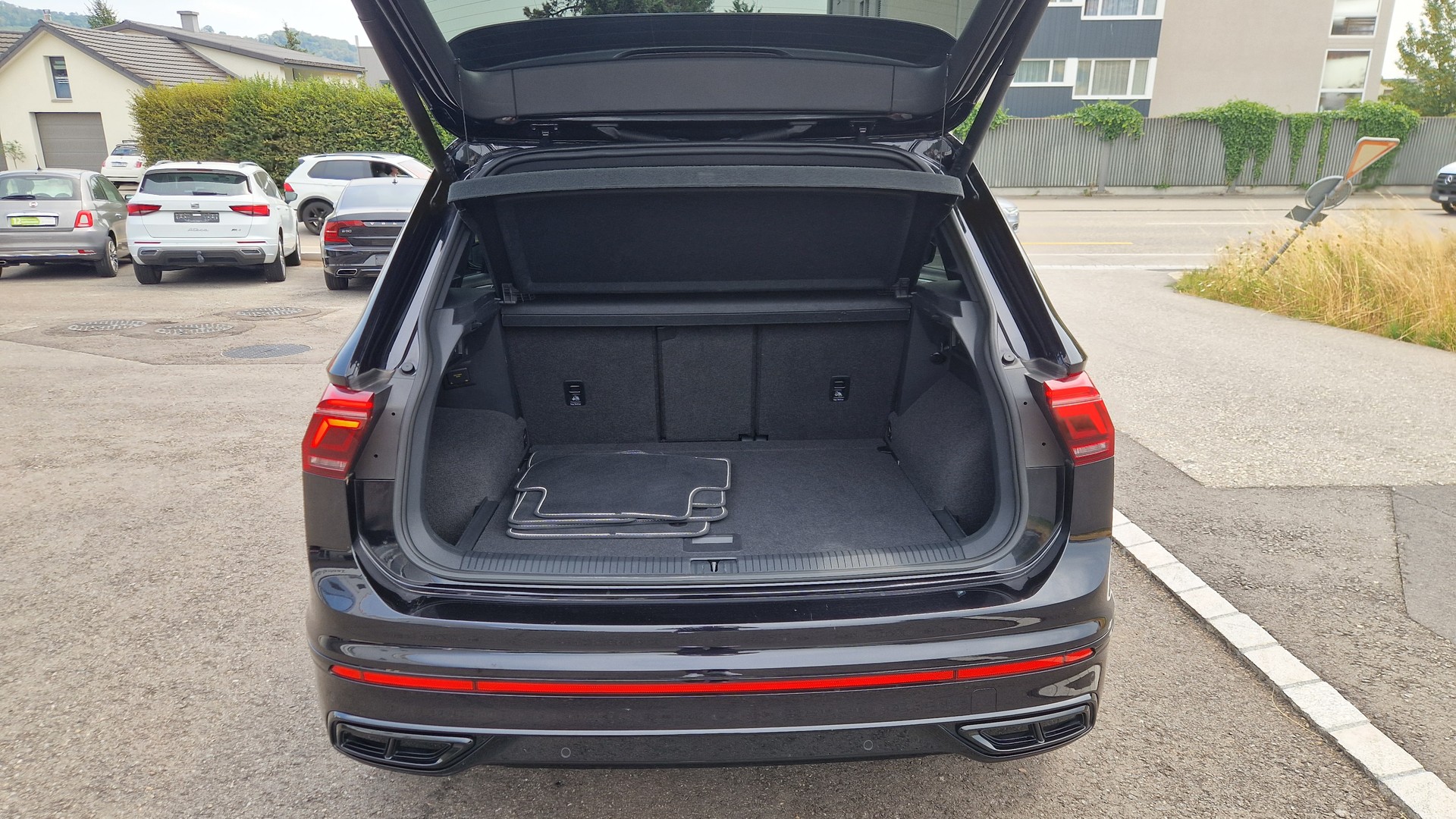 VW Tiguan 2.0TSI R-Line Black Design 4Motion DSG-image-13