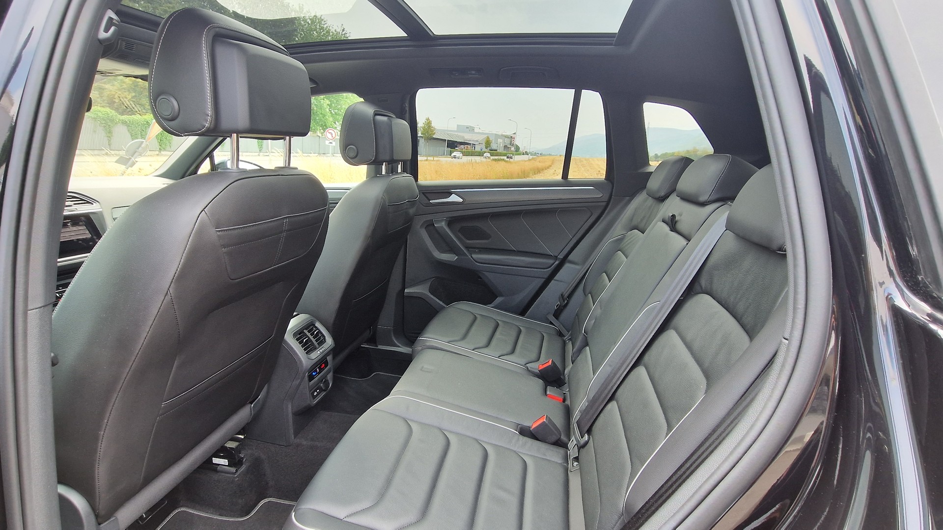 VW Tiguan 2.0TSI R-Line Black Design 4Motion DSG-image-10