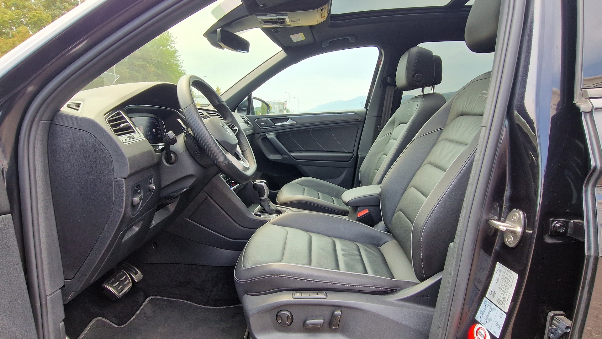 VW Tiguan 2.0TSI R-Line Black Design 4Motion DSG-image-5