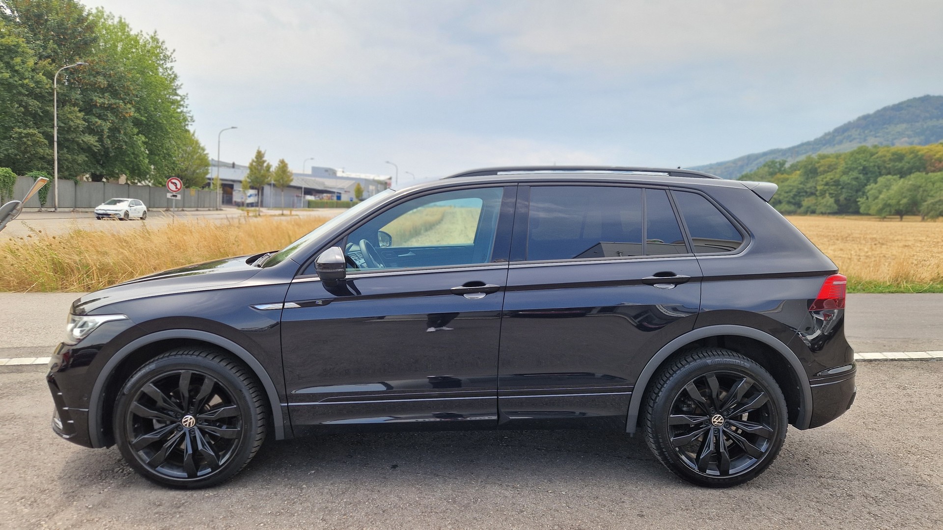 VW Tiguan 2.0TSI R-Line Black Design 4Motion DSG-image-2