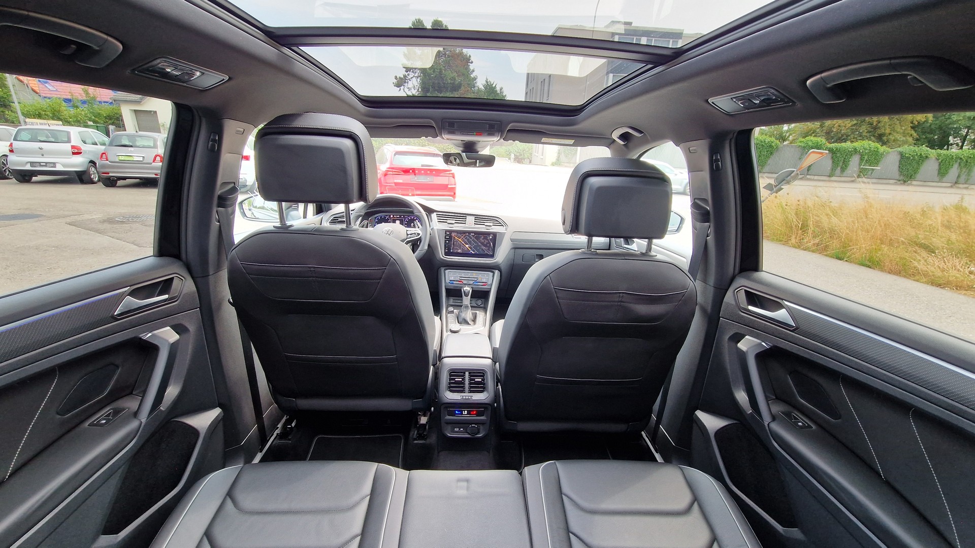 VW Tiguan 2.0TSI R-Line Black Design 4Motion DSG-image-11
