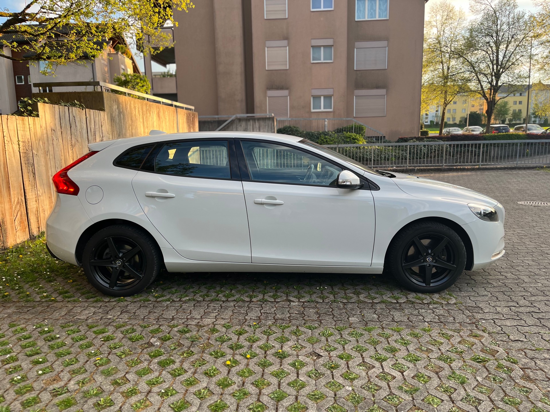 VOLVO 2.0 D3 Kinetic S/S-image-2