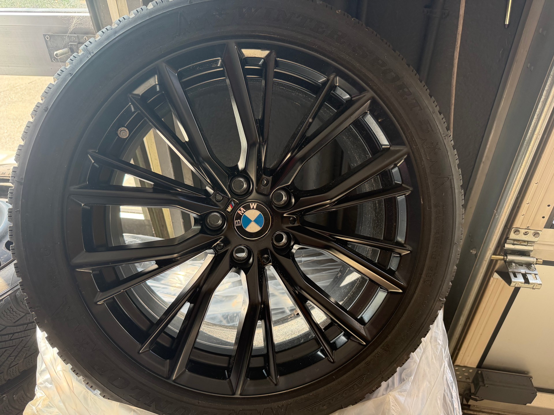 BMW 330e x DriveTouring M Sport Steptronic-image-21