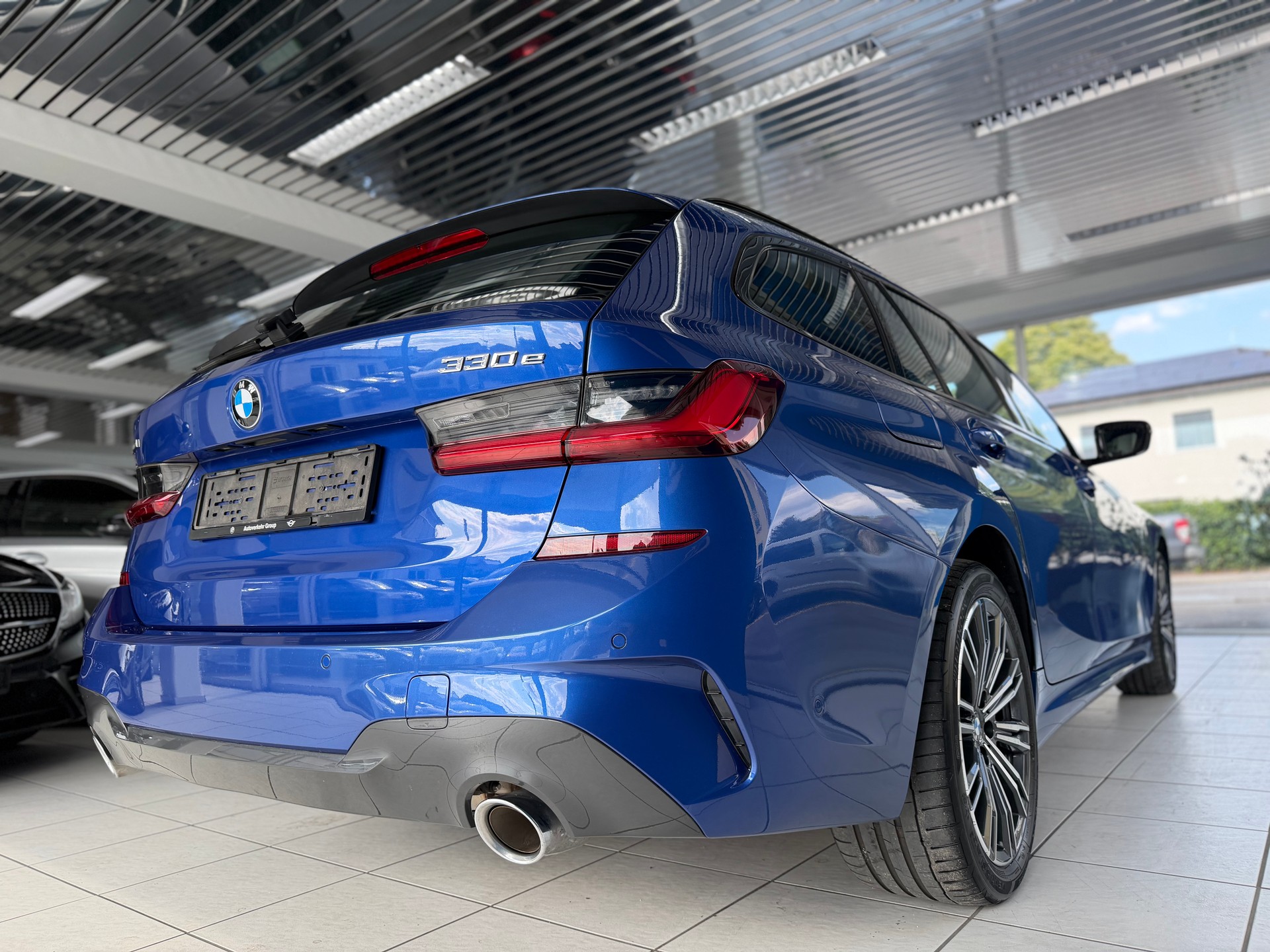 BMW 330e x DriveTouring M Sport Steptronic-image-5