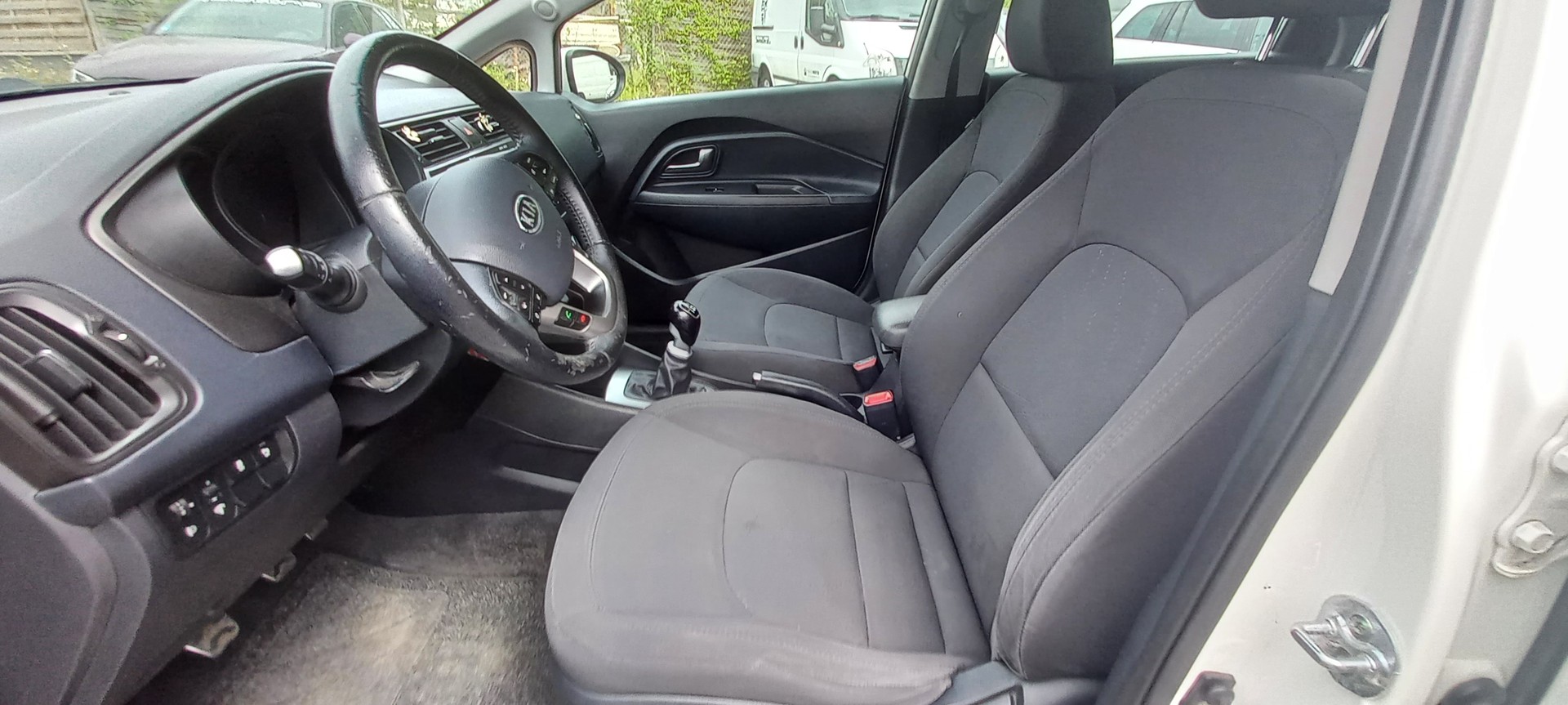 KIA Rio 1.4 CRDi Style-image-9