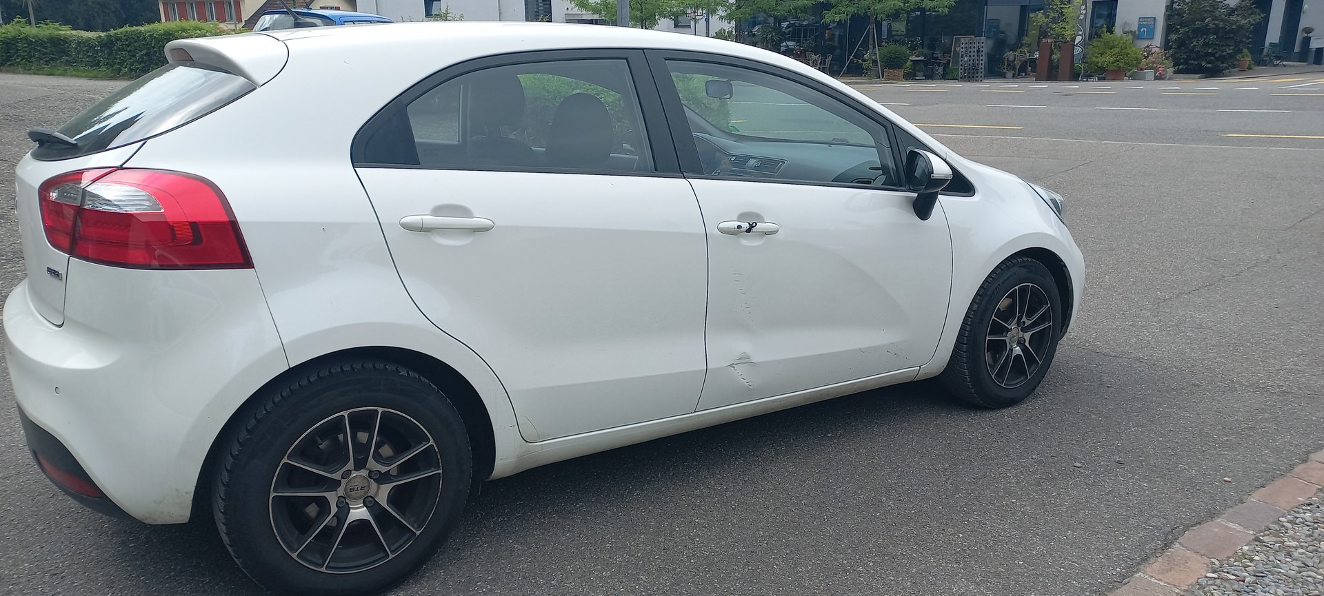 KIA Rio 1.4 CRDi Style-image-6