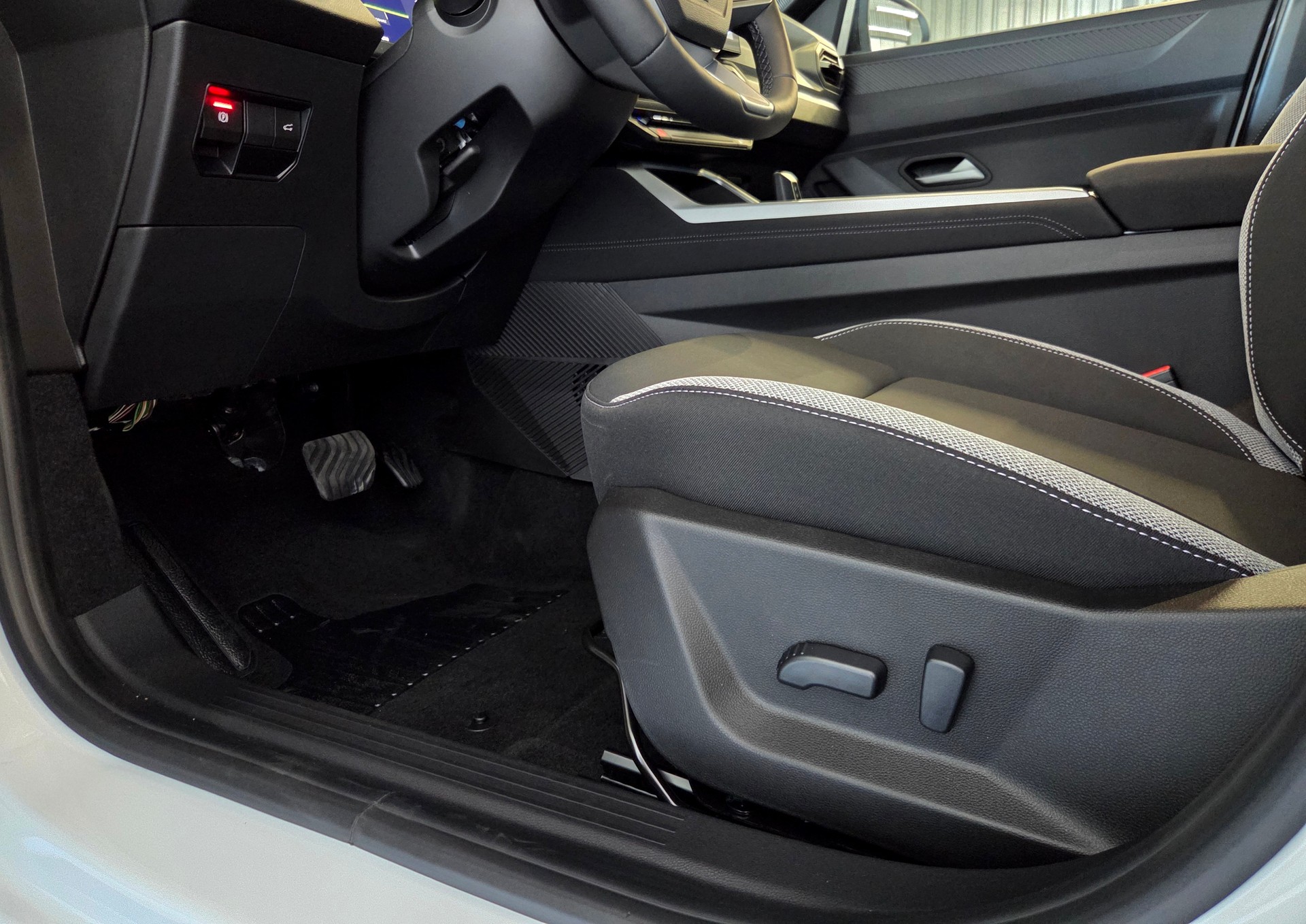 DACIA Bigster 1.2 Hybrid Journey 4WD-image-16