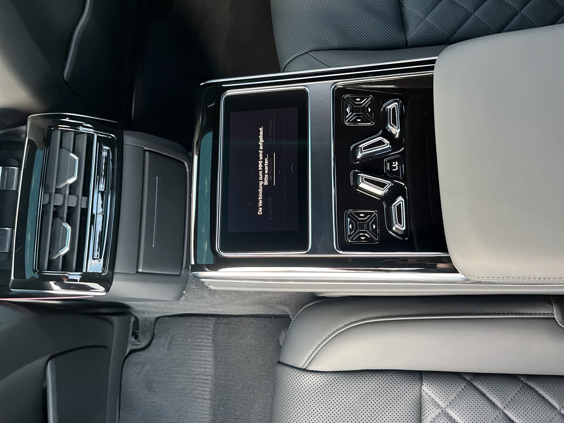 AUDI A8 50 TDI quattro tiptronic*Panodach, S-Sportsitze, Optikpaket-schwarz, 21"Alu, (5-Jahre Garantie)-image-12
